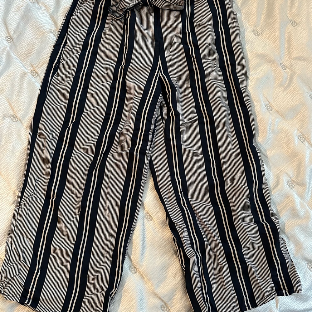 Abercrombie Kids Girls11/12 Paperbag Waist Striped Navy & White Cropped Pant